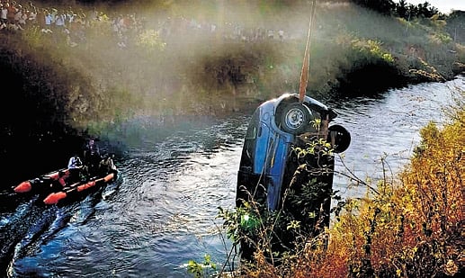 Two drown as car plunges into canal in Mandya