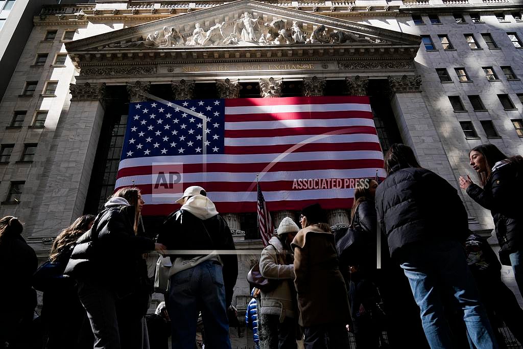 Indian indices end lower on FII outflow; global trends mixed ahead of US and European sessions