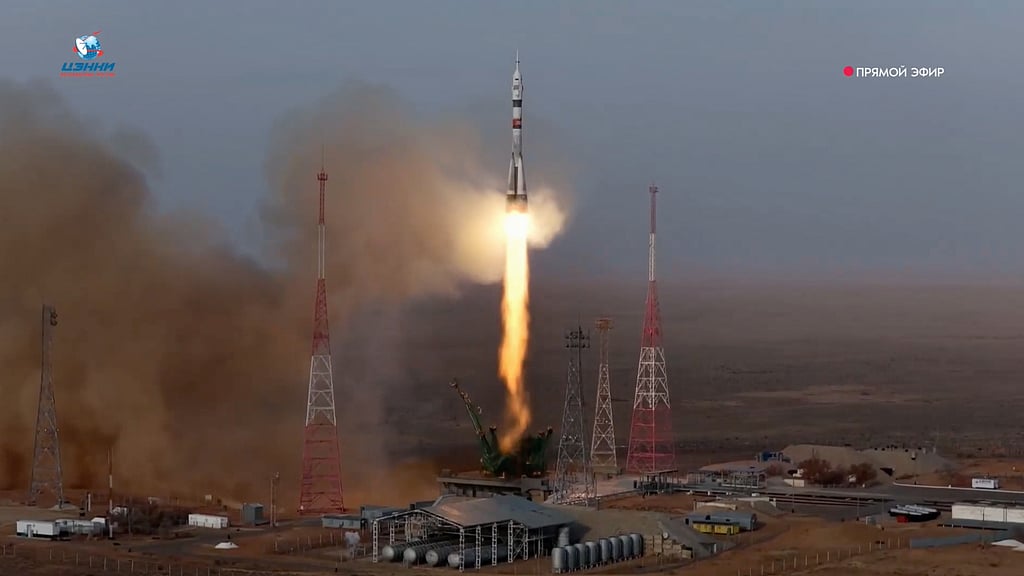 US-Russian crew of three blasts off to the International Space Station ...