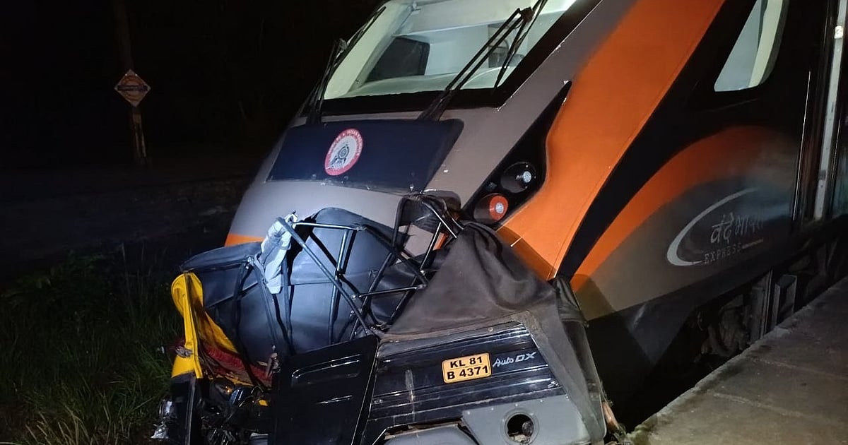 Vande Bharat hits auto near Varkala, driver hurt