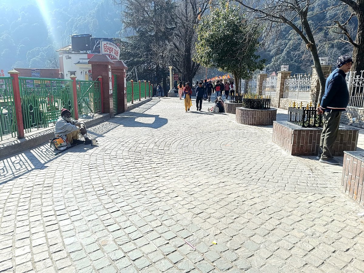 Lack of snowfall causes massive revenue loss across key destinations in ...