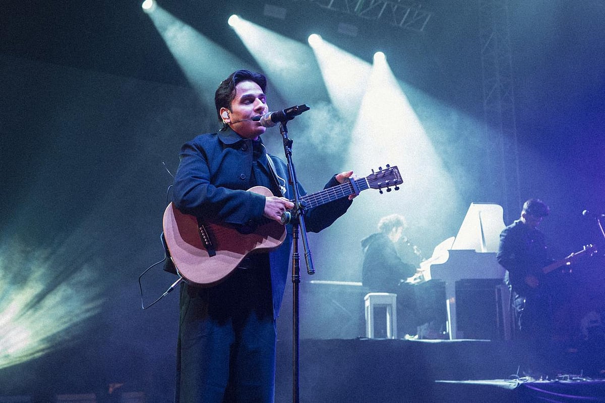 Anuv Jain performing with a fuller live band on the Dastakhat World Tour