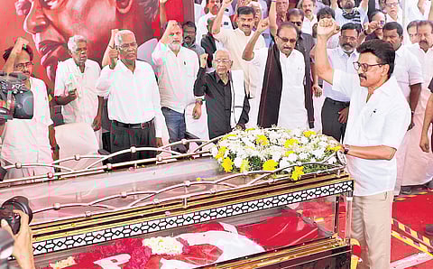 CM Stalin Pays Red Salute to CPI Leader Nallakannu - salute news from The New Indian Express