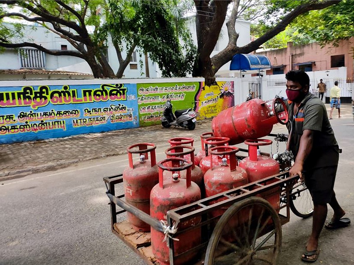 CPI(M) writes to PM Modi seeking action on LPG black marketing amid war ...