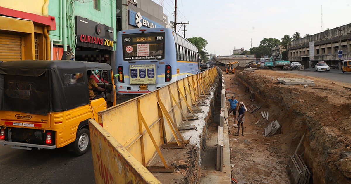 Narrow service road at Saibaba Colony flyover draws criticism in Coimbatore