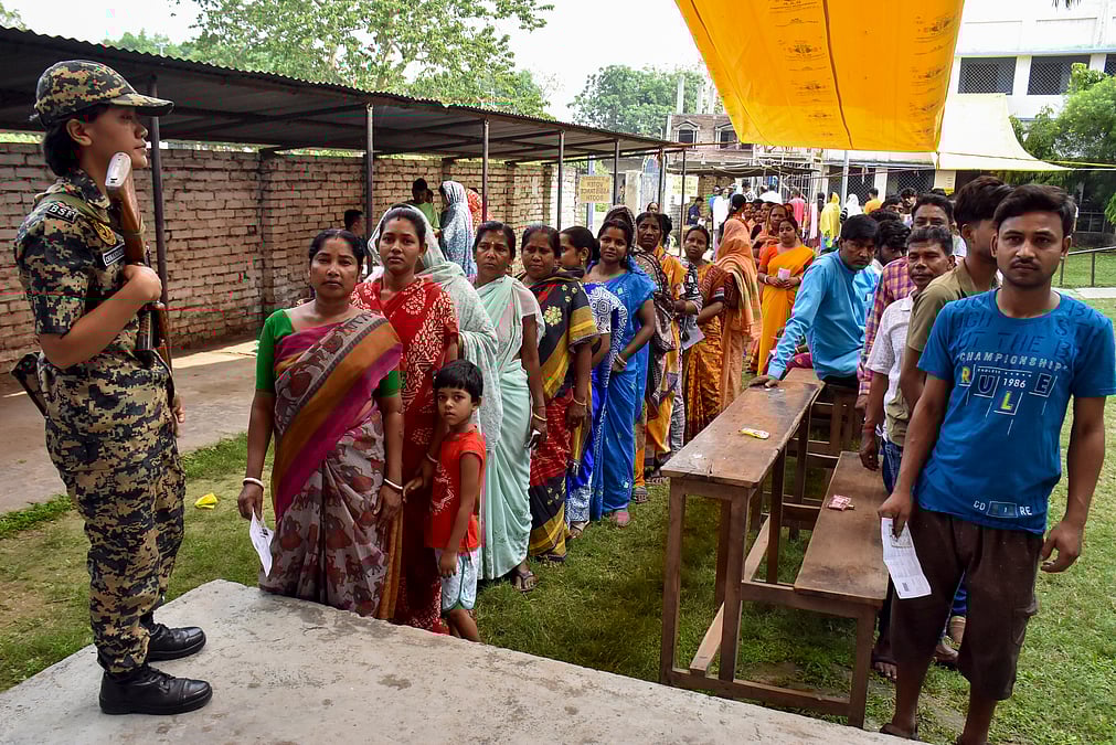 Top Bengal leaders across parties exercise franchise, call for peaceful voting